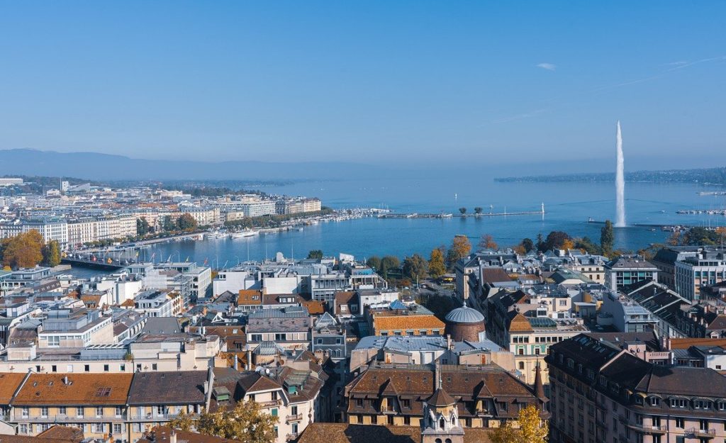 Vue aerienne de Genève, du lac Leman et du jet d'eau